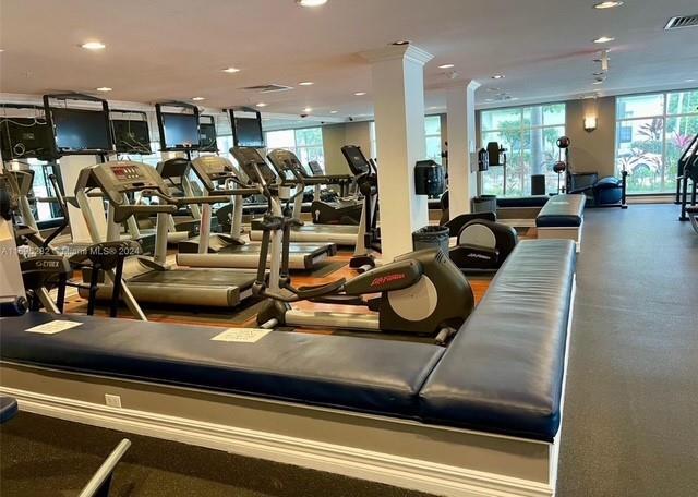 Building Photo - 1919 Van Buren St