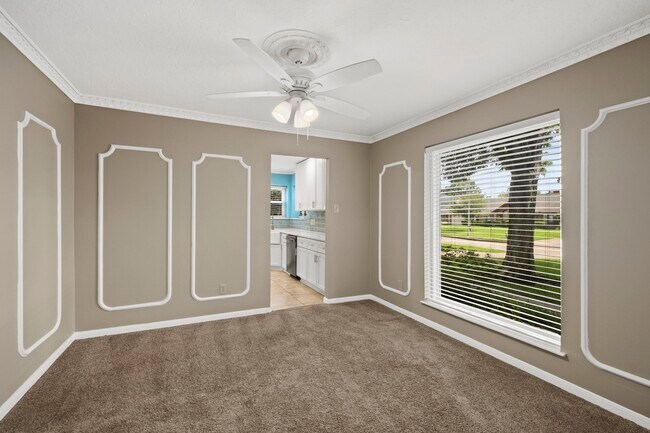 Building Photo - 3174 La Quinta Dr