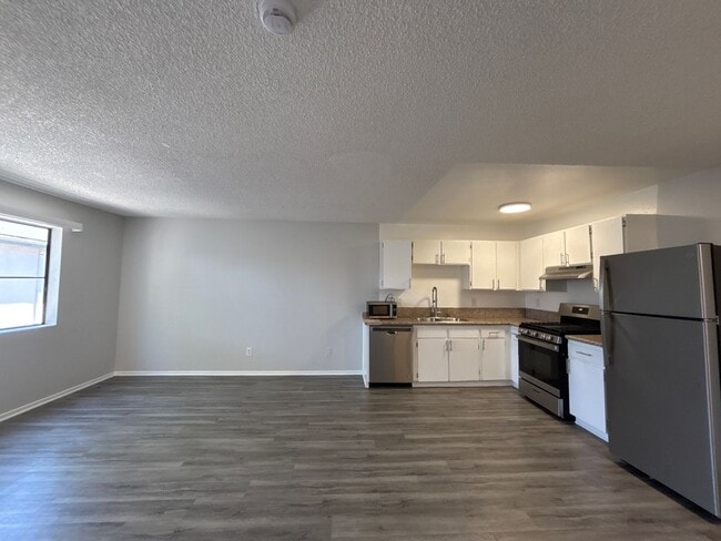Interior Photo - 226 South Serrano