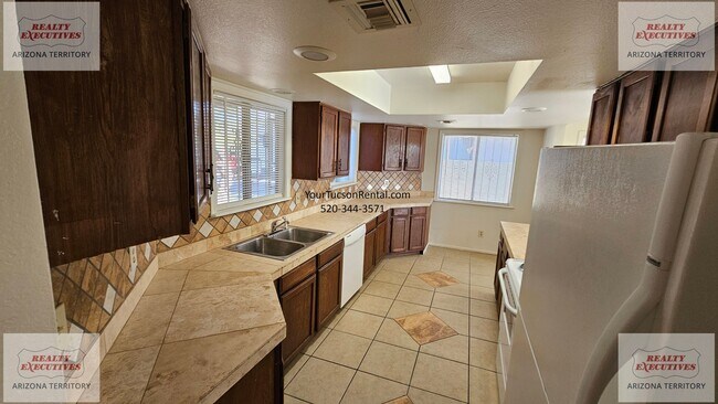 Building Photo - 1st Ave & Irvington Rd area 3 bedroom with AC