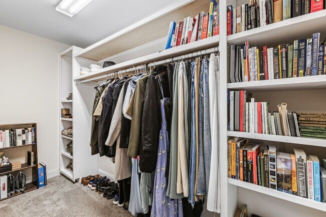 Building Photo - 520 Black Pearl Cir