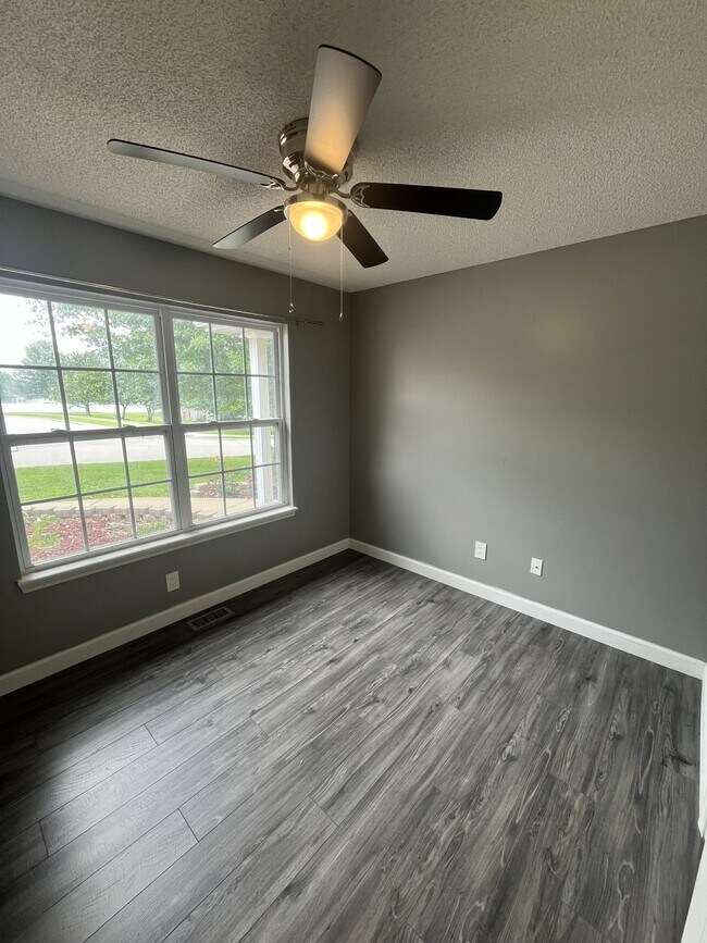 Building Photo - 723 Iron Horse Dr