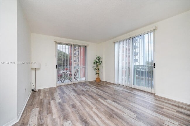 Building Photo - 3500 Coral Wy