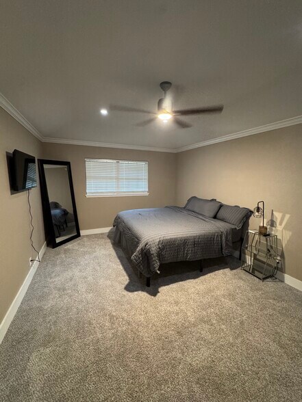 Master - King - 5501 Chimney Rock Rd