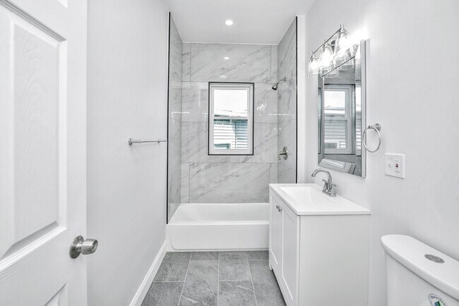 Building Photo - 53 Woodford St