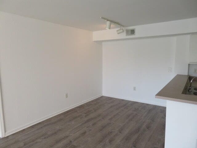 Building Photo - 181 SW Palm Dr