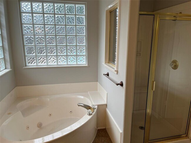 Building Photo - 6507 Stone Briar Dr