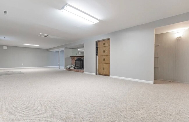 Building Photo - Charming 5 Bedroom/3 Bathroom Home with Large Finished Basement in Catonsville, MD!