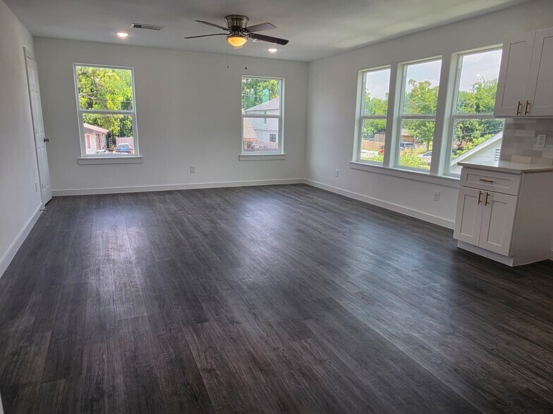 Building Photo - 4702 Baton Rouge St