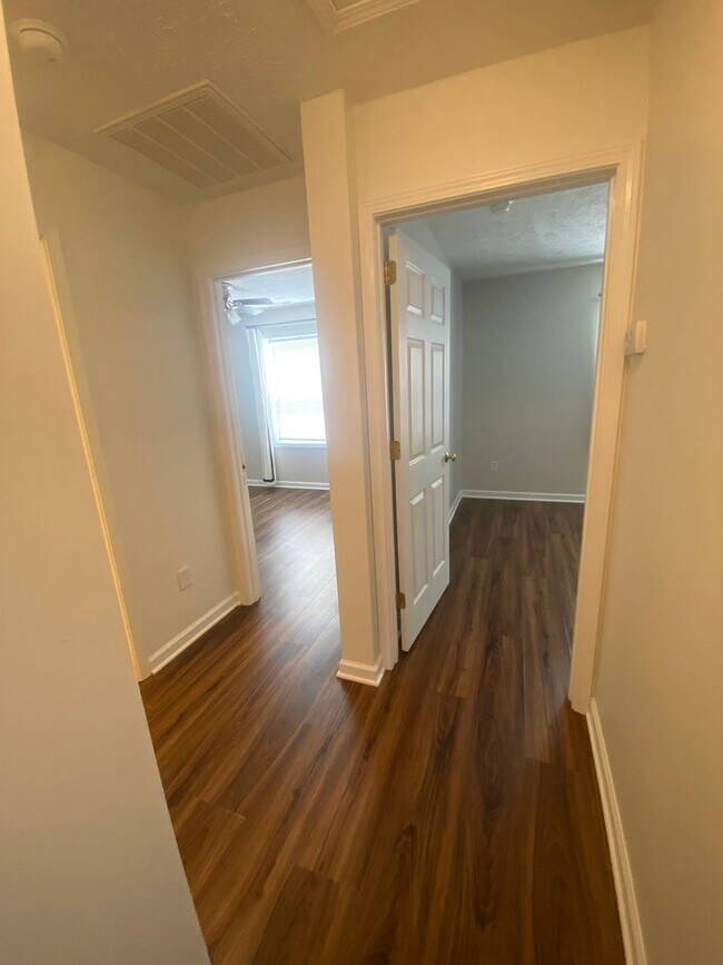 Building Photo - 3 bedroom 2.5 bath house in Cherokee