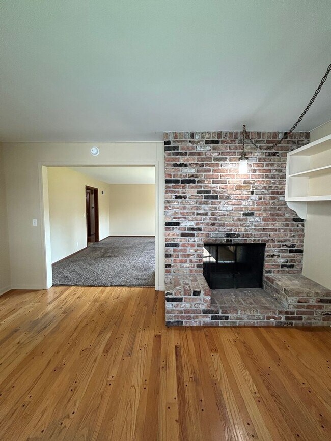 Building Photo - 704 N 74th Ave