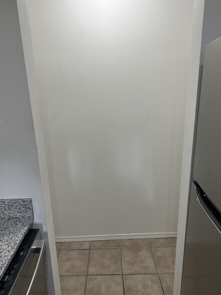 Building Photo - 1300 Louise St