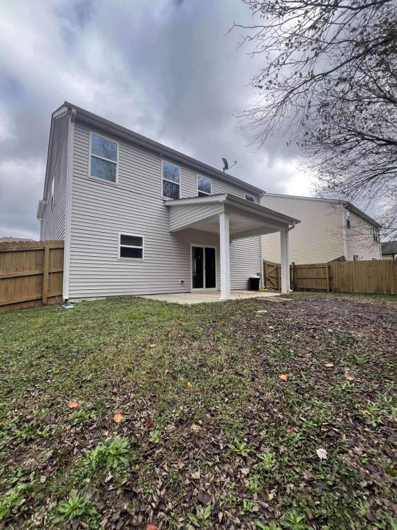 Building Photo - 301 River Oak St