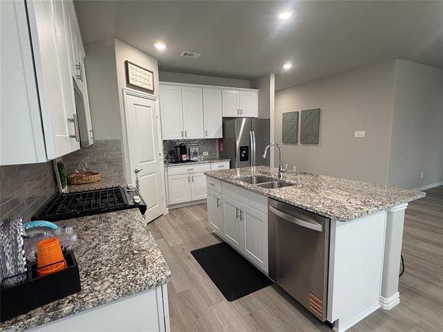 Building Photo - 706 Easthill Dr