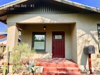 Building Photo - Gorgeous Craftsman Bungalow! 3 bed/1 bath ...