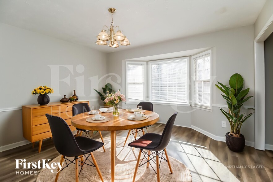 Building Photo - 1930 Fernwood Dr