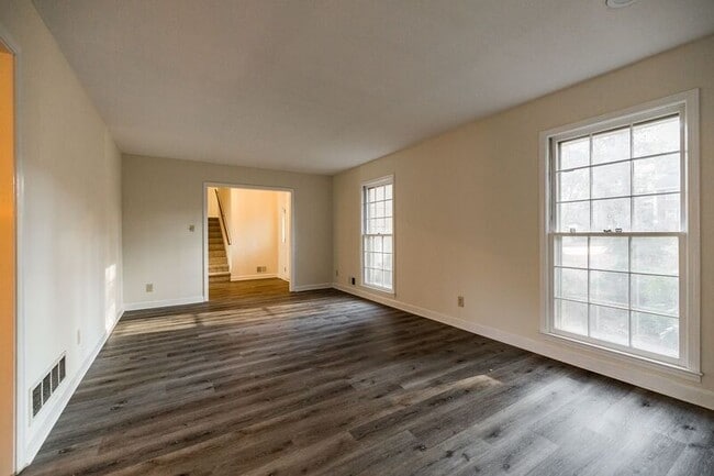 Building Photo - 265 Ponderosa Dr