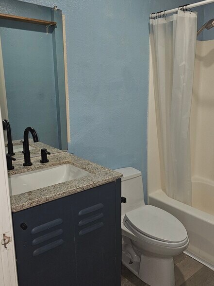 Building Photo - 2445 Sycamore Glen Dr