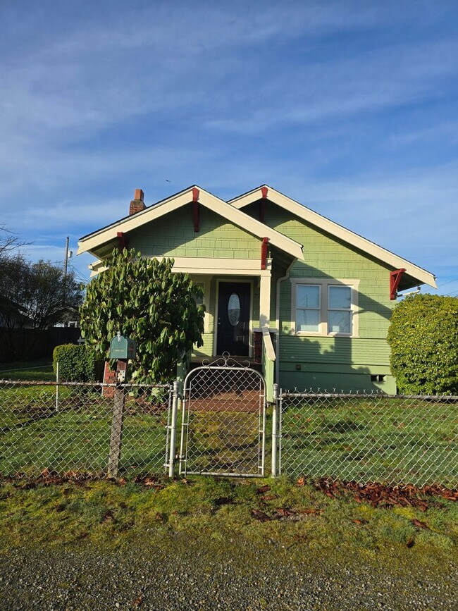 Building Photo - 2 Bedroom Duplex with Basement & 2-Car Garage