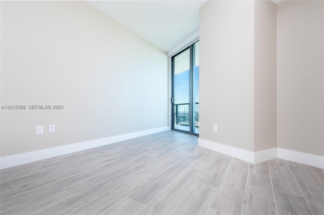 Building Photo - 501 NE 31st St