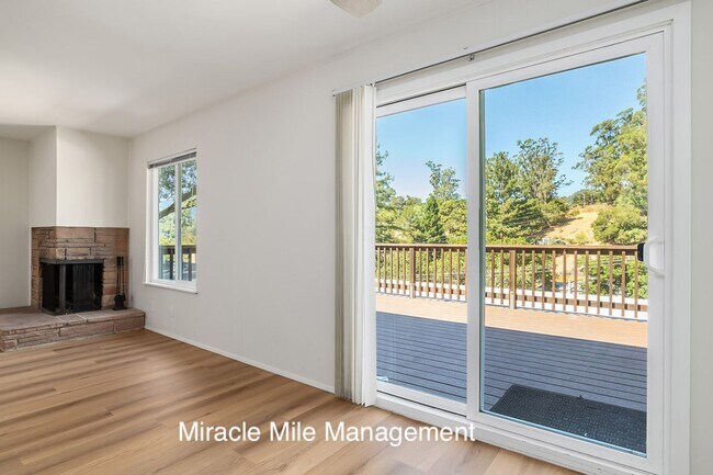 Building Photo - willow