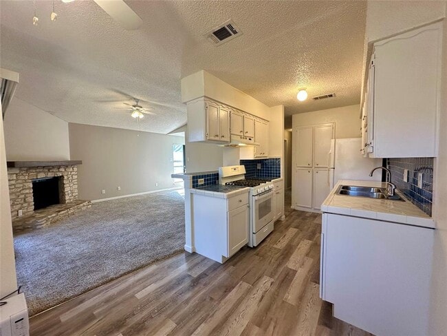 Building Photo - 3610 Greystone Dr