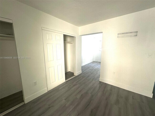 Building Photo - 720 NW 27th Ct