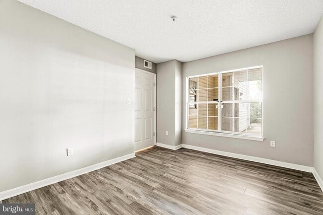 Building Photo - 10531 Beacon Ridge Dr