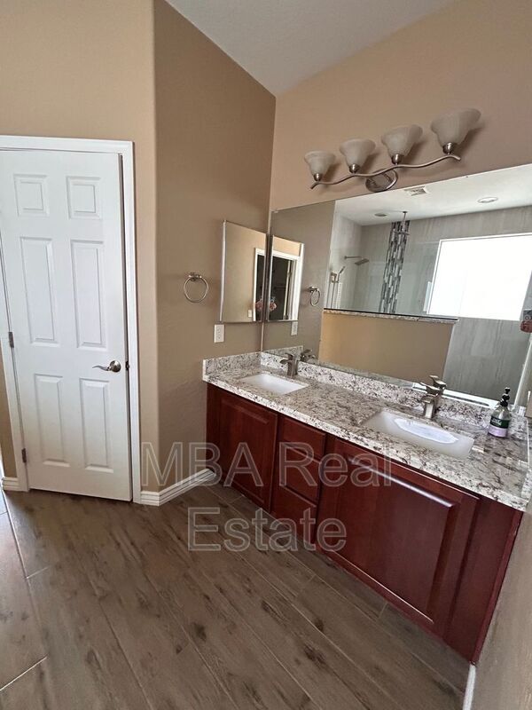 Building Photo - 1407 E Gary Way
