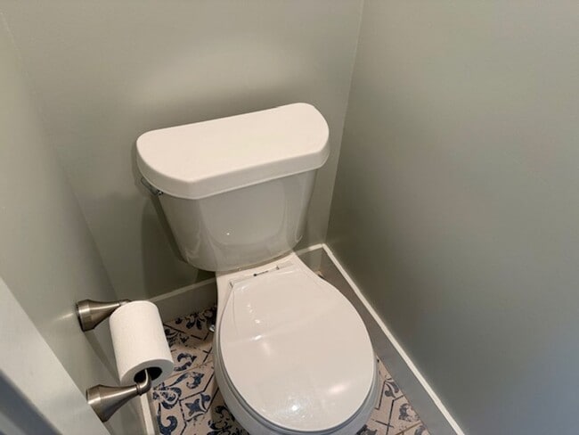 Building Photo - Upgraded Brick Ranch