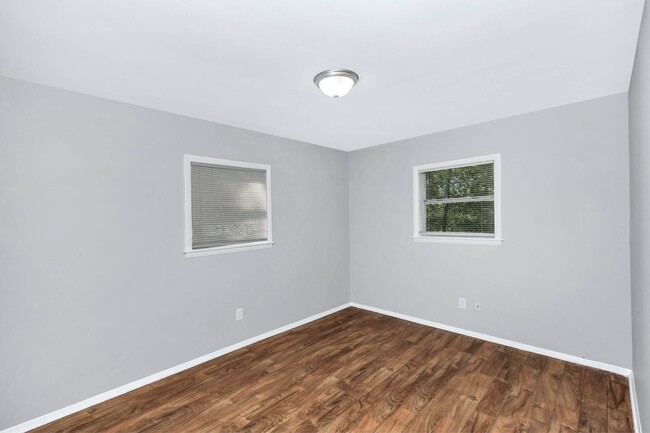 Building Photo - NEWLY REMODELED 3 BEDROOM - MOVE IN SPECIAL!