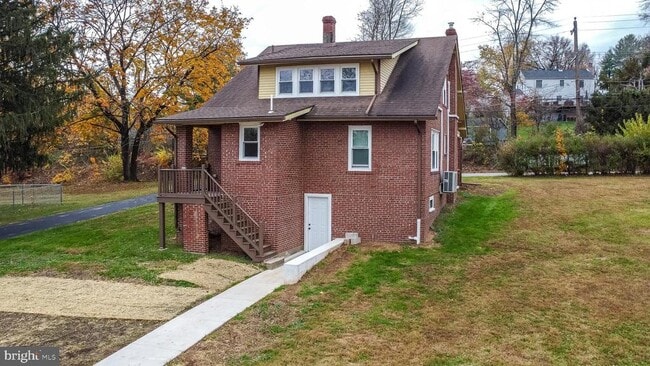 Building Photo - 343 Pawlings Rd