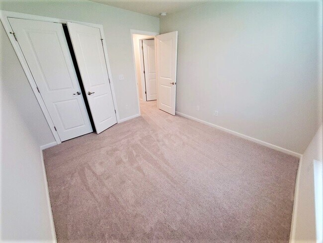 Building Photo - Like new 3BR/2.5BA townhouse in Goodlettsville