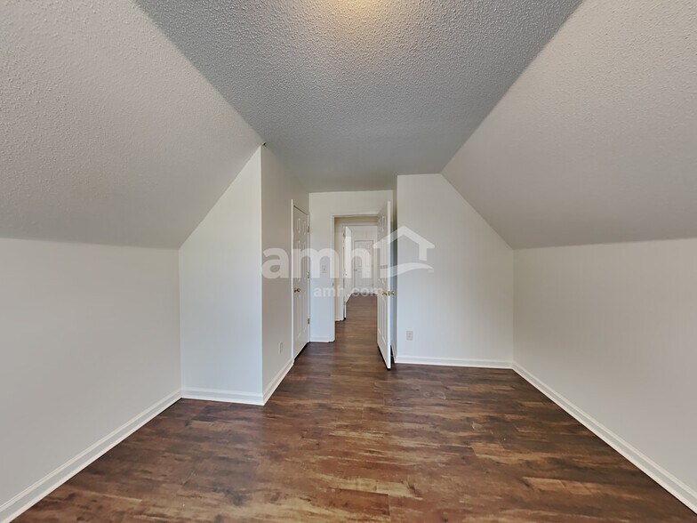 Building Photo - 6889 Show Boat Ln