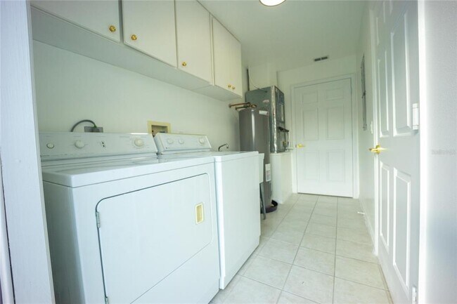 Building Photo - 1341 Rural Hall St