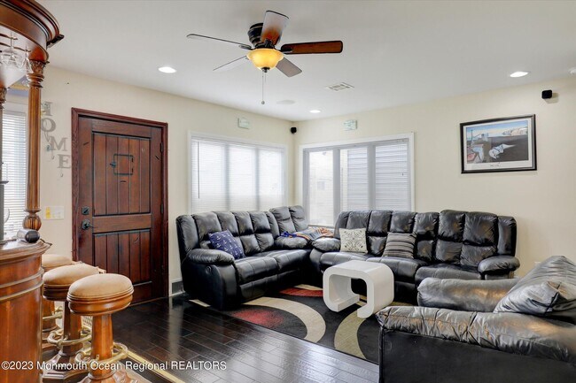 Building Photo - 120 Randall Ave