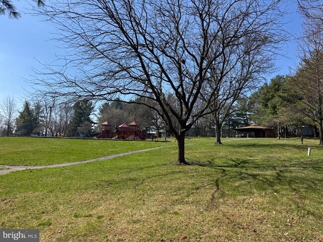 Building Photo - 267 Longford Ct