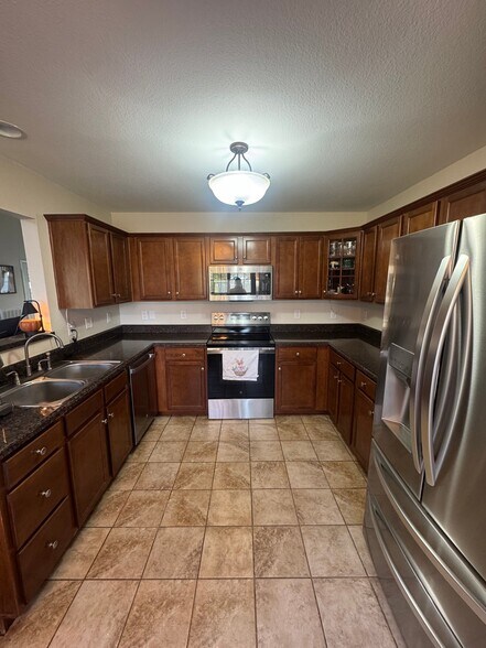 Building Photo - 1036 Freedom Dr