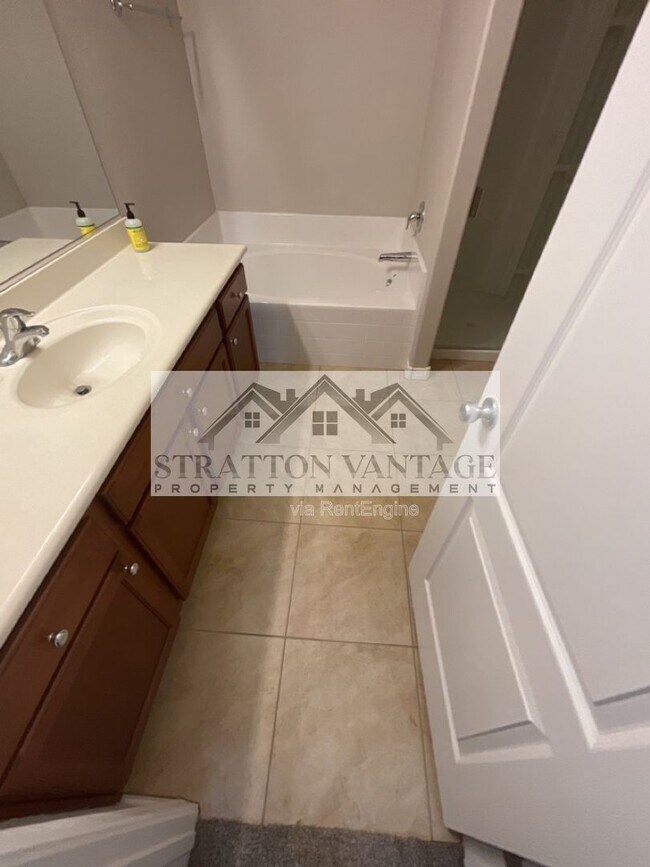 Building Photo - 24531 W Mobile Ln