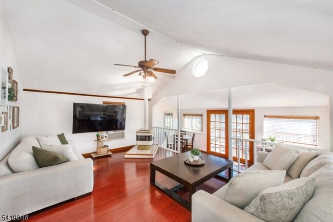 Building Photo - 25 Lake Rd