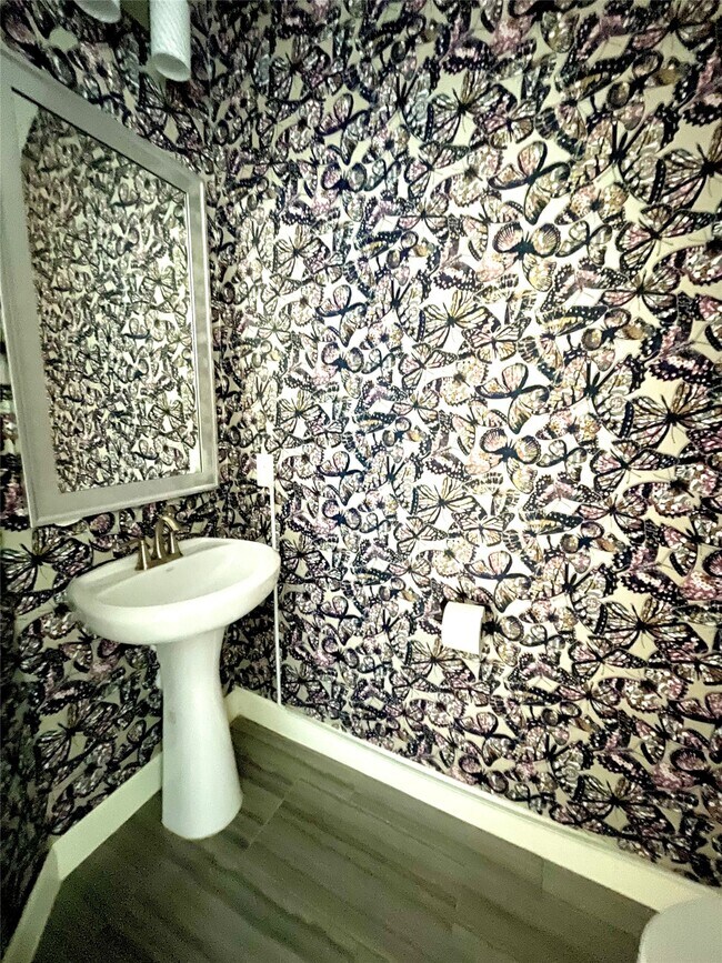 Building Photo - 1211 Marconi St