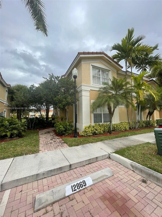 Building Photo - 12869 SW 31st Ct
