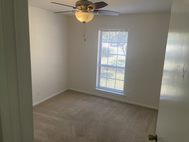 Building Photo - 1219 Neal Pickett Dr