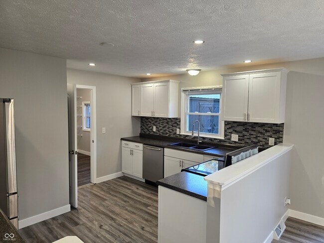 Building Photo - 2115 Dawnshire Dr