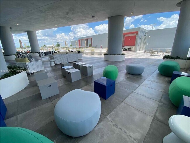 Building Photo - 2000 Metropica Wy