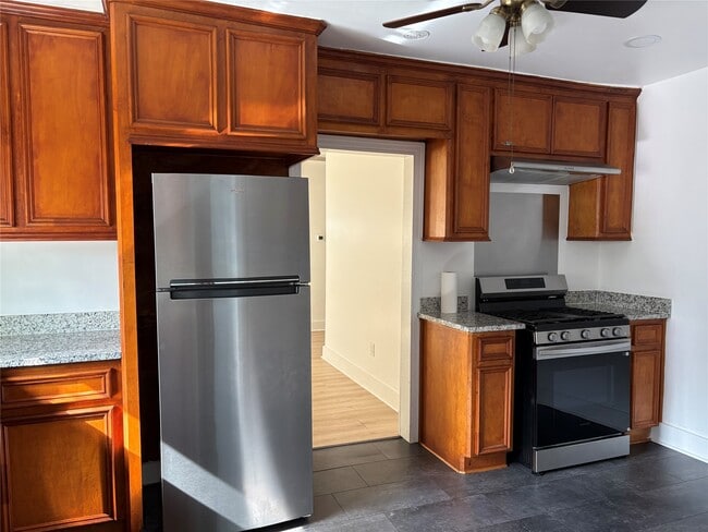 Building Photo - 9210 E Ave O