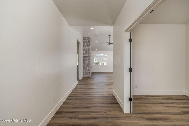 Building Photo - New Home in Thayer Farms North!