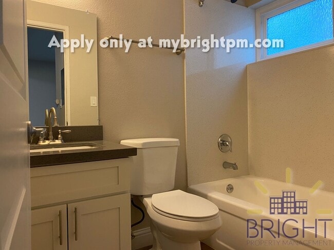 Building Photo - Fully remodeled studio apartment in gated community!