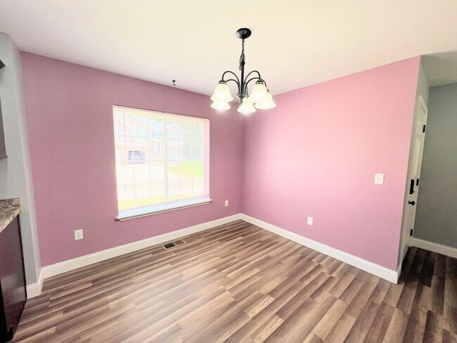 Building Photo - Fenced home close to FLW!
