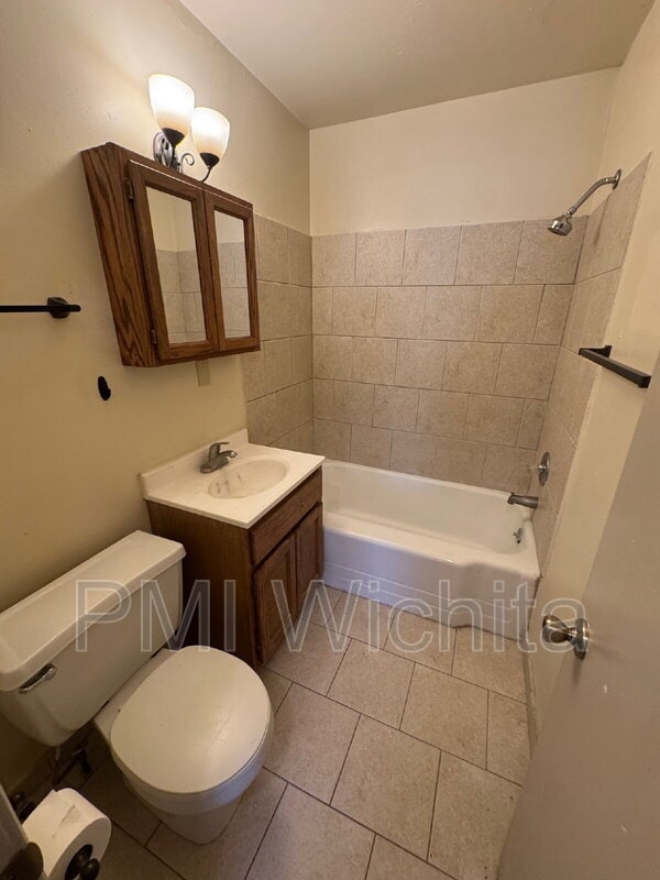 Building Photo - 6149 E Boston St